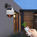 Caméra de surveillance factice à énergie solaire